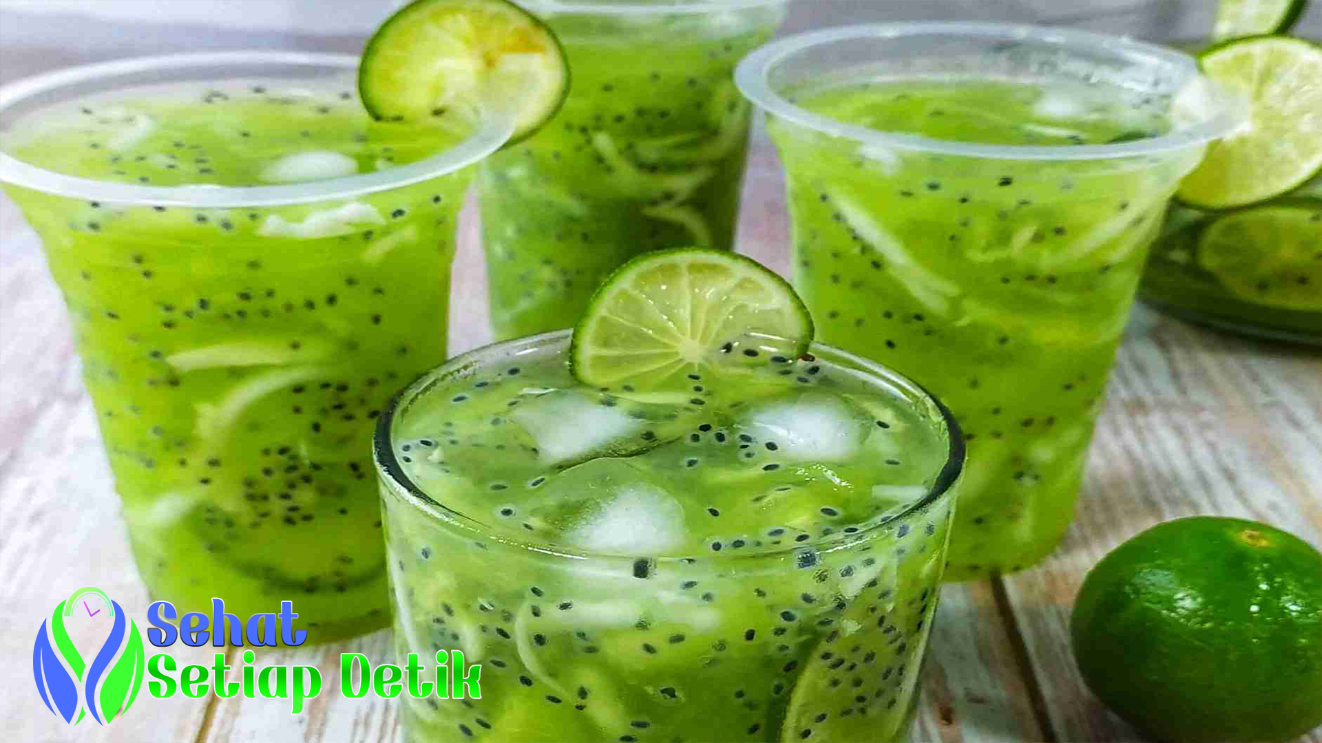 6 Minuman Diet Alami: Teh hijau, air lemon, infused water, teh herbal, smoothie sayuran, dan kopi tanpa gula. Dukung perjalanan diet Anda dengan pilihan sehat."